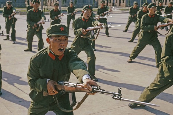 На армейских занятиях в Нанкине 1973 году .Подготовка к войне оставалась главной задачей для Мао до его последних дней.
