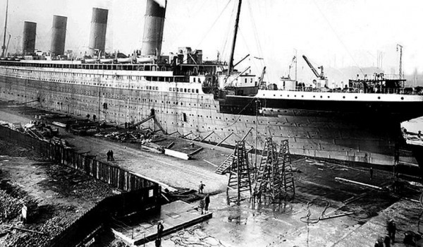 Как я уже говорил, «Титаник» мало фотографировали, поэтому снимков лайнера в сухом доке не так уж и много. Вот один из них